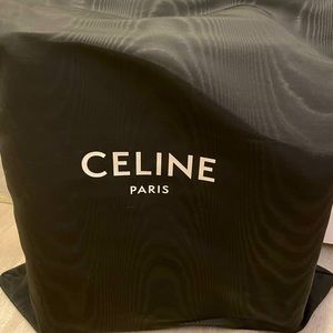 SANGLE BUCKET BAG IN SOFT GRAINED CALFSKIN
BLACK